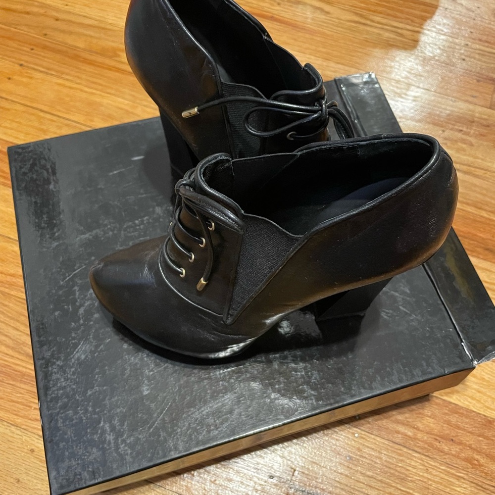 Black tie up Giuseppe shoe